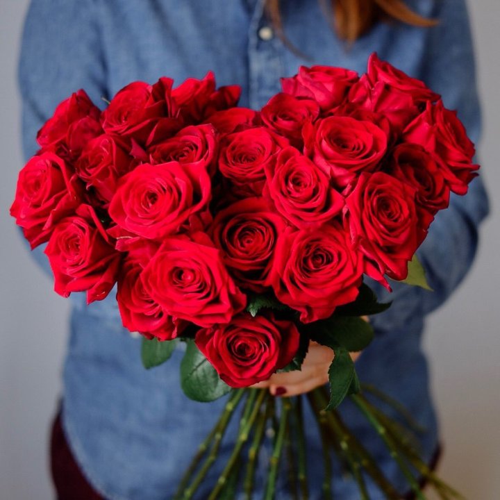 25 красных роз в Омске