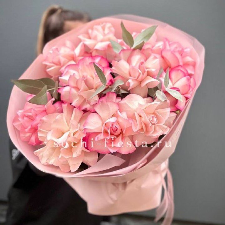 Нежно- розовые французские розы Венди в Омске