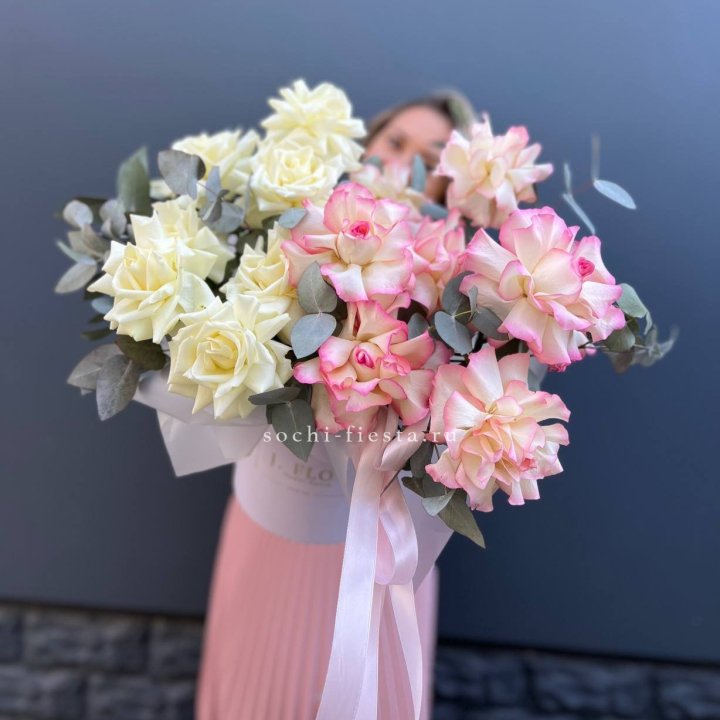 15 Французских роз в боксе в Омске