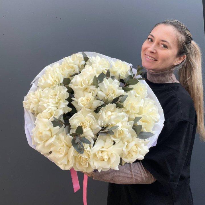 25 Белых французских роз Вайт найс в Омске
