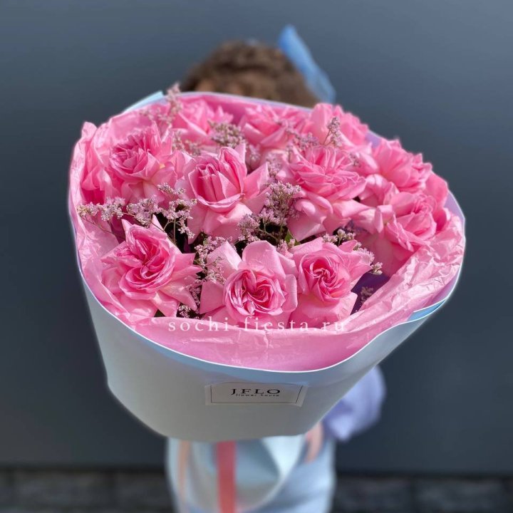 Букет французских розовых роз  в Омске