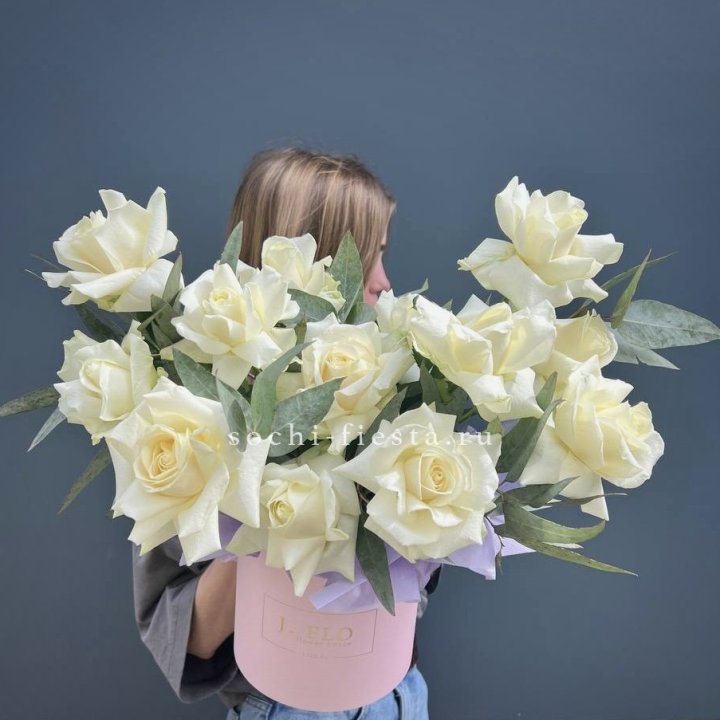 15 Французских роз в боксе в Омске