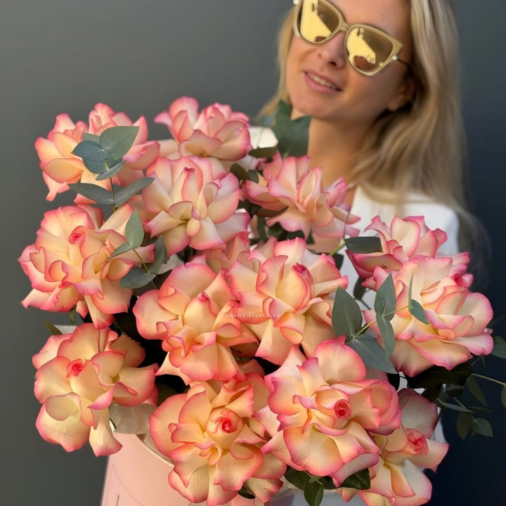 15 французских  роз Джумилия в боксе в Омске