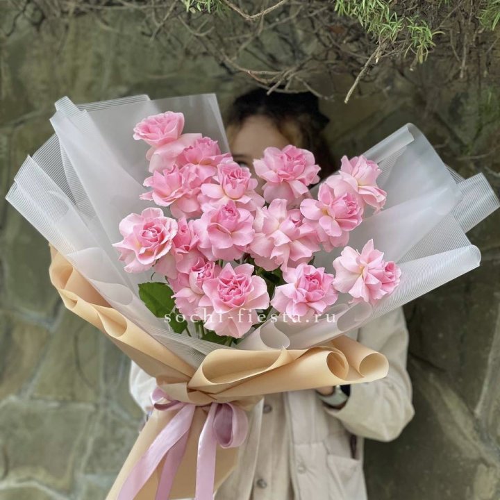 Букет из 15 французских роз Пинк дрим в Омске