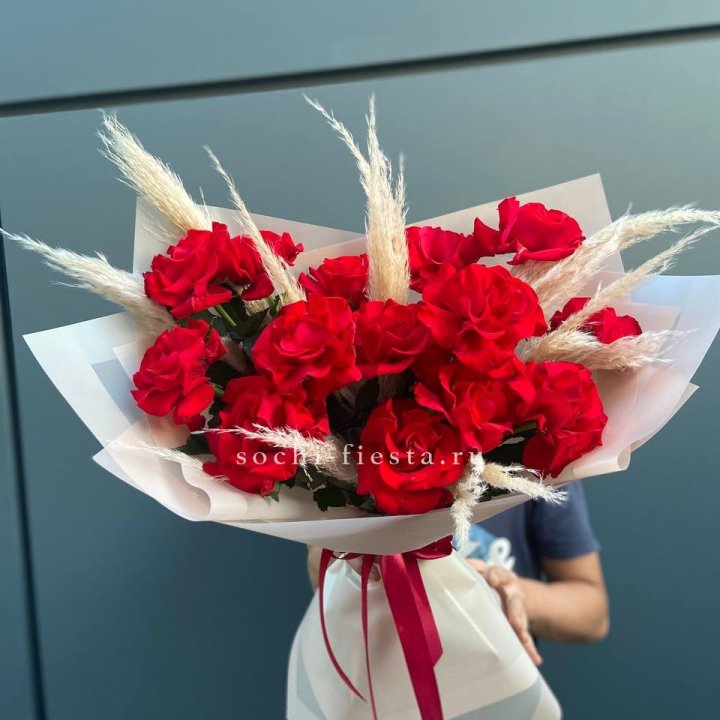 15 Красных французских розы в Омске
