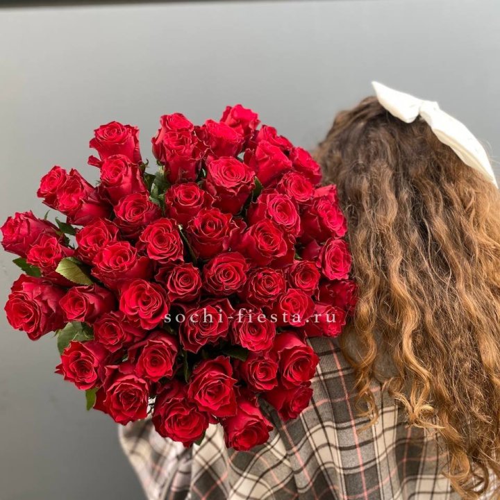 51 красная роза в Омске