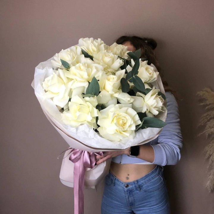 11 Белых французских роз "Вайт найс" в Омске