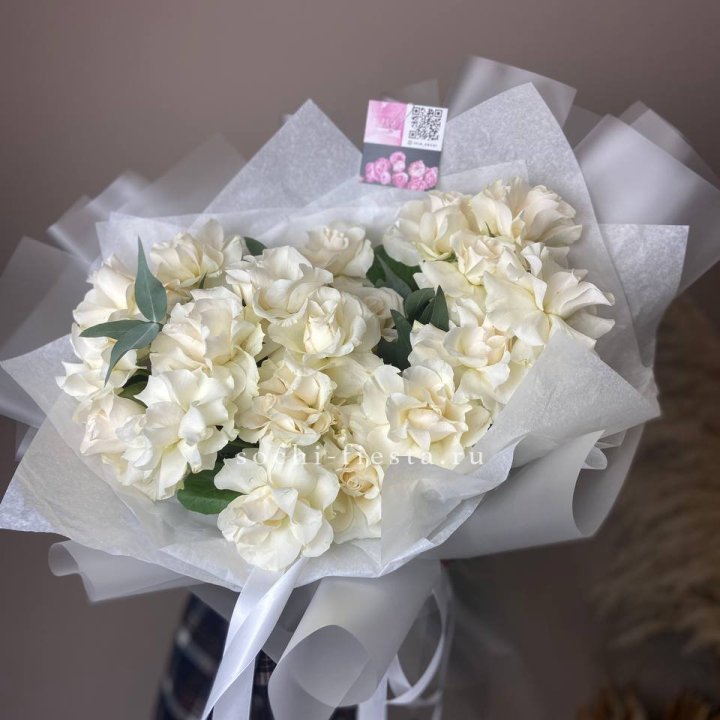 21 французских роз с эвкалиптом в Омске