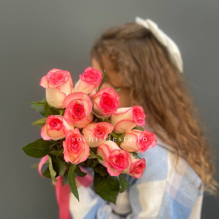 11 роз "Джумилия" в Омске