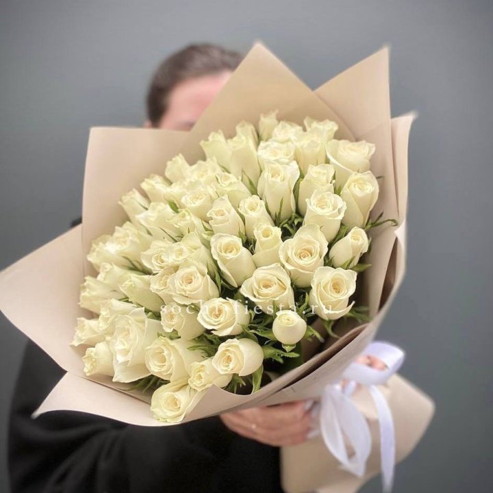 51 белая кенийская роза  в Омске