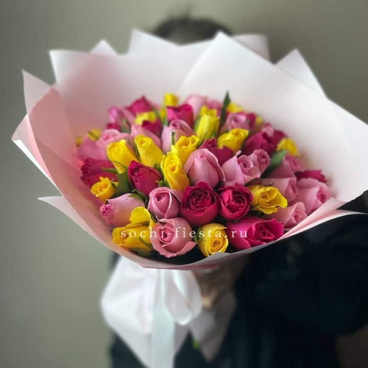 Букет из 51 розы Микс (Кения) в Омске