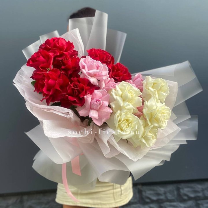 Микс из 17 роз в Омске