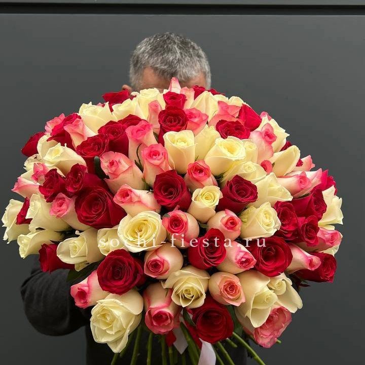101 разноцветная роза "Джули" в Омске