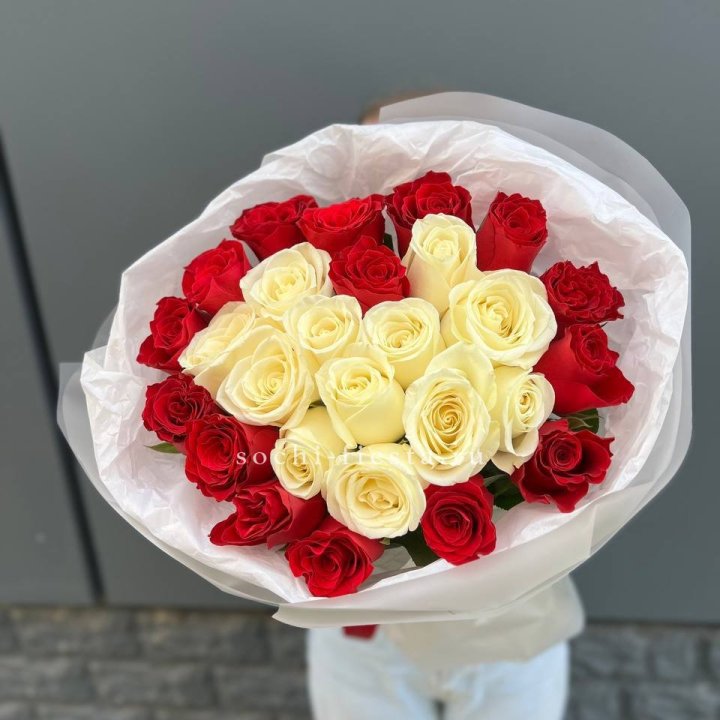 27 роз микс в Омске