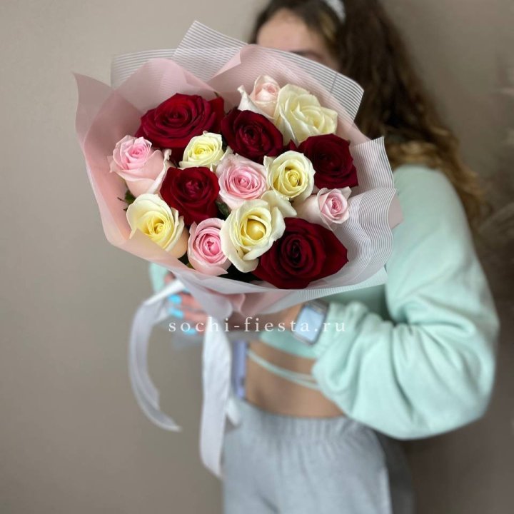 15 роз "Карусель" в Омске