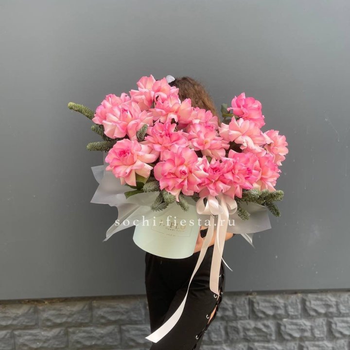 Бокс из 15 французских роз в Омске