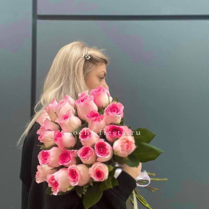  25 розовых роз в Омске