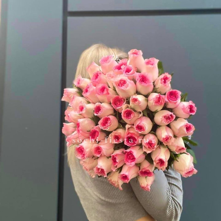 51 розовая роза в Омске