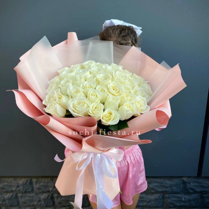 35 белых роз в Омске