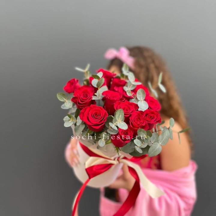 15 Красных роз в боксе №2 в Омске