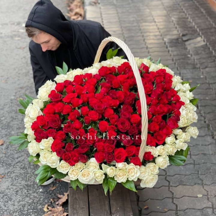 201  роза в корзине   в Омске