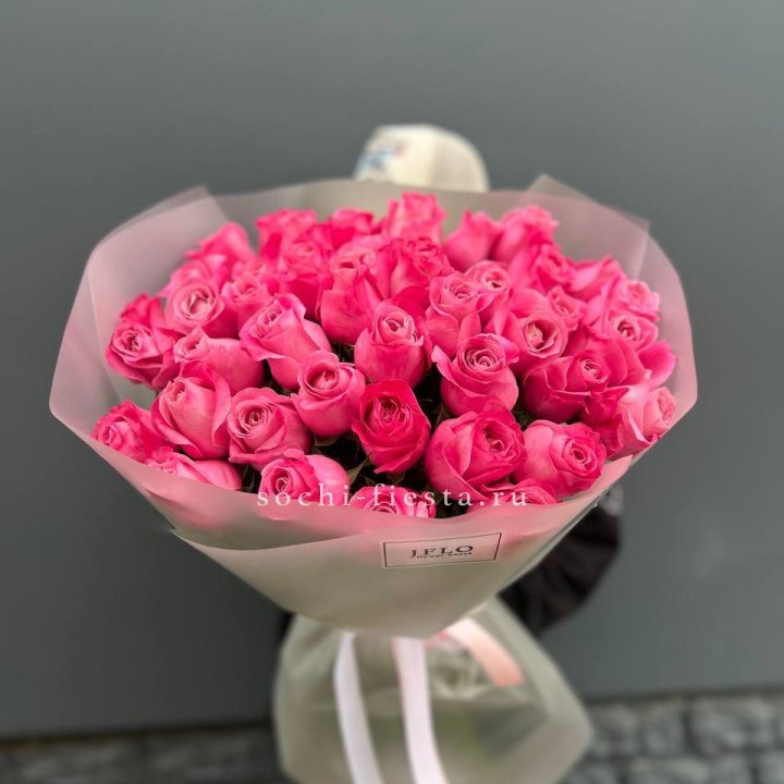 Роза малиновая в Омске