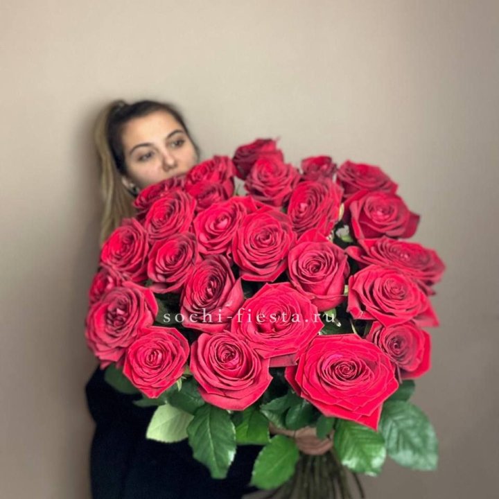 25 высоких роз в Омске