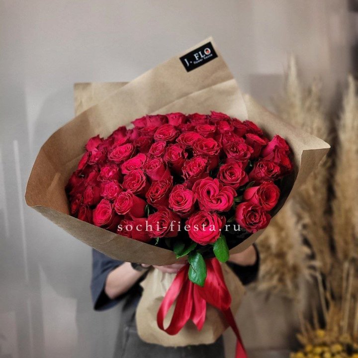 63 красных роз вайт в Омске