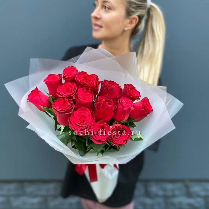 Букет из 15 красных роз  в Омске