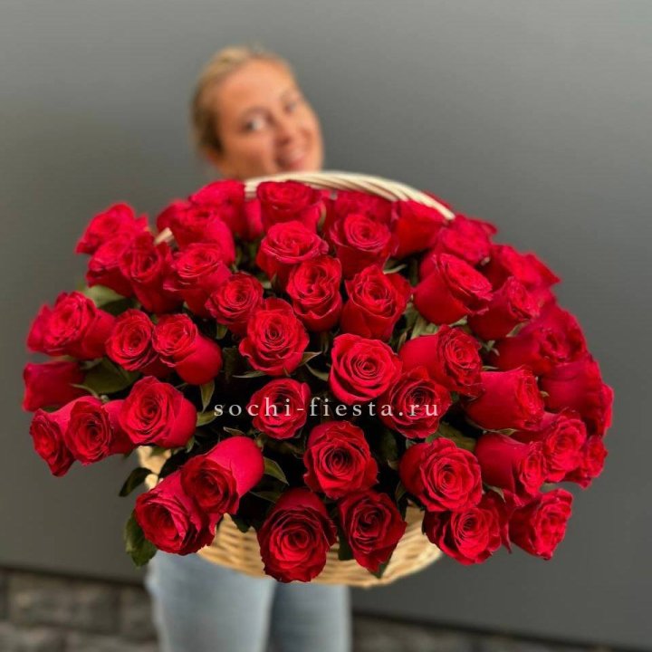 101 красная роза в корзине   в Омске