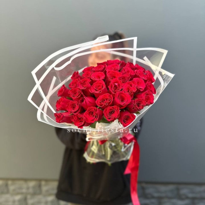 31 красная роза в Омске