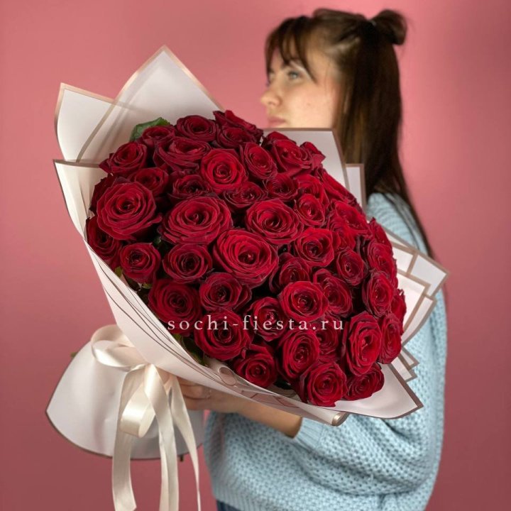51 красная роза "Лавели" в Омске
