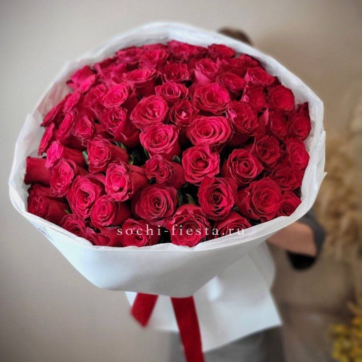 65 красных роз вайт в Омске