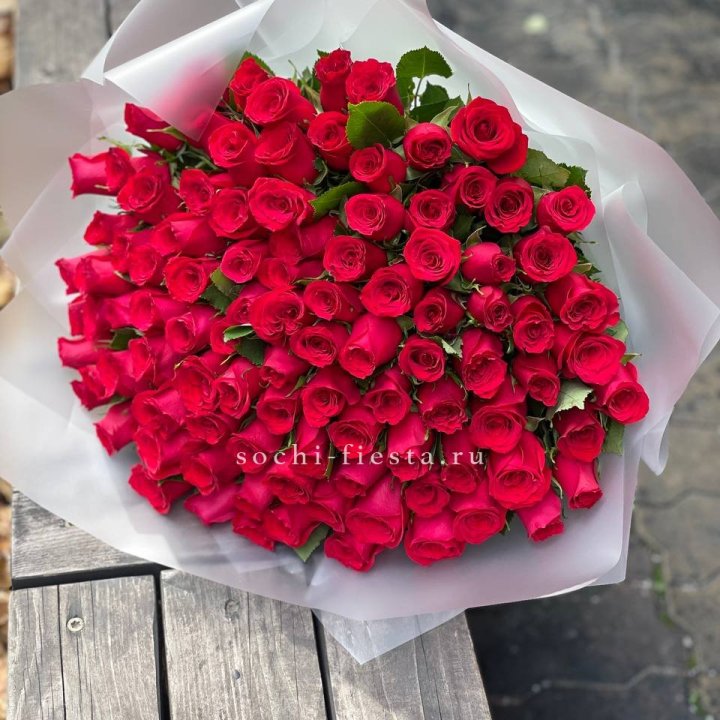 101 красная роза Лолита в Омске
