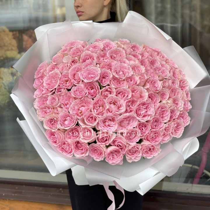 101 нежно-розовая роза в Омске