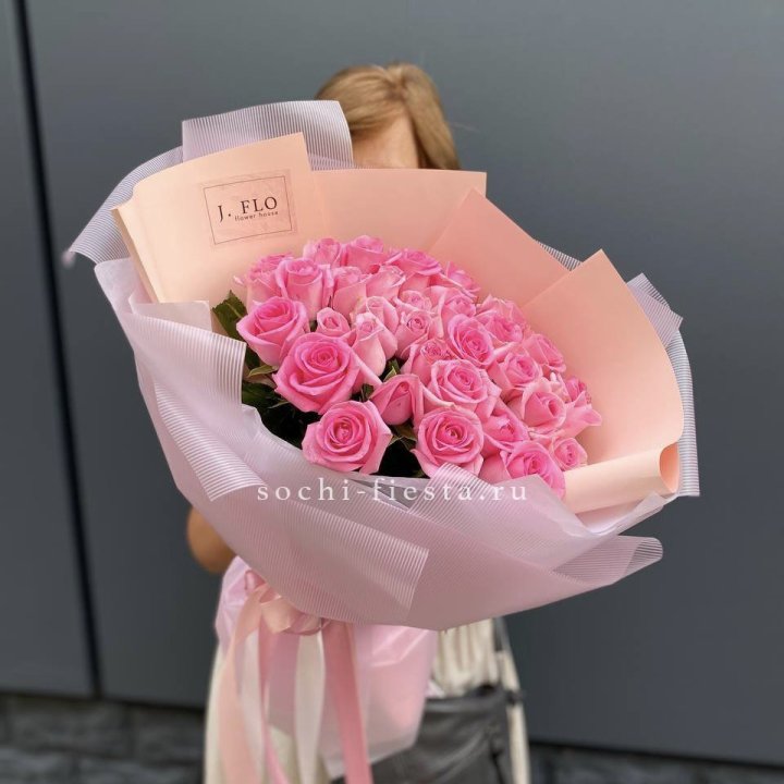 33 Розовые розы в Омске