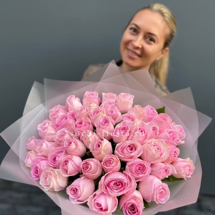 51 розовая роза в Омске