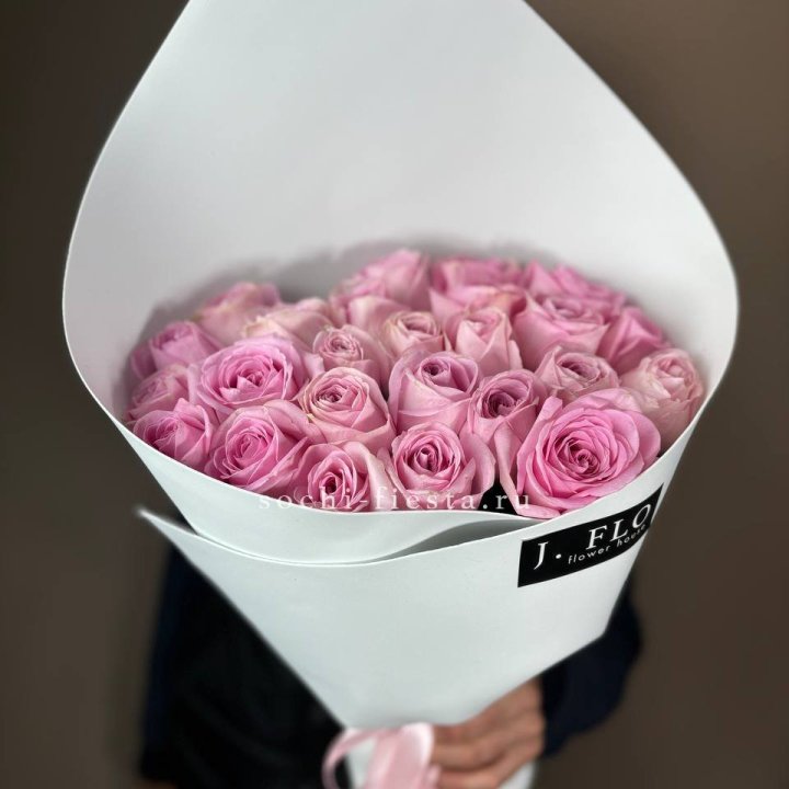25 розовых роз в Омске