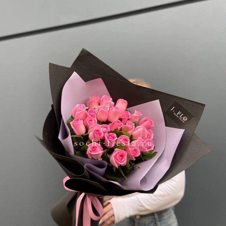 19 розовых роз  в Омске