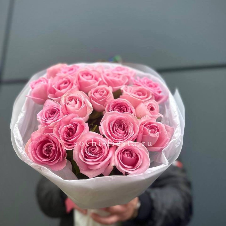 21 Розовая роза в белом в Омске