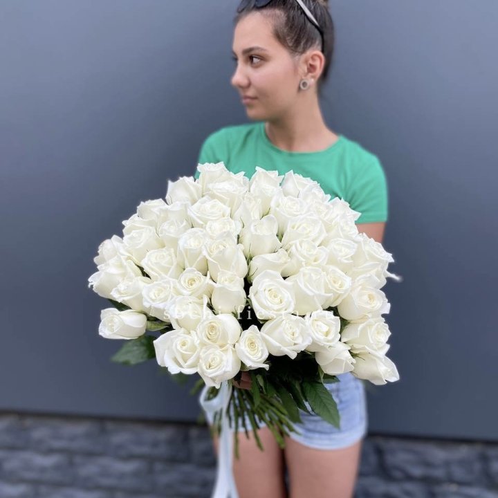 51 белая роза в Омске