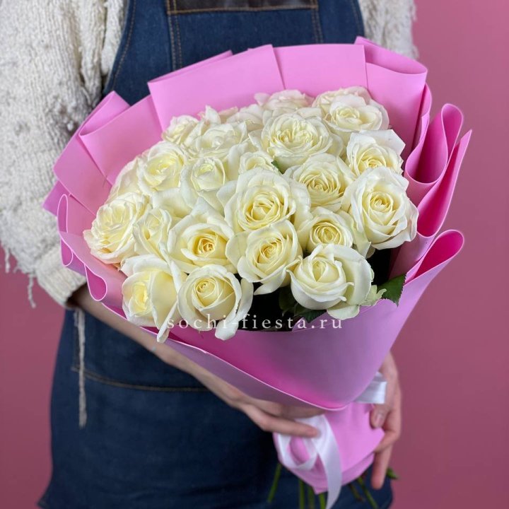 25 белых роз в Омске