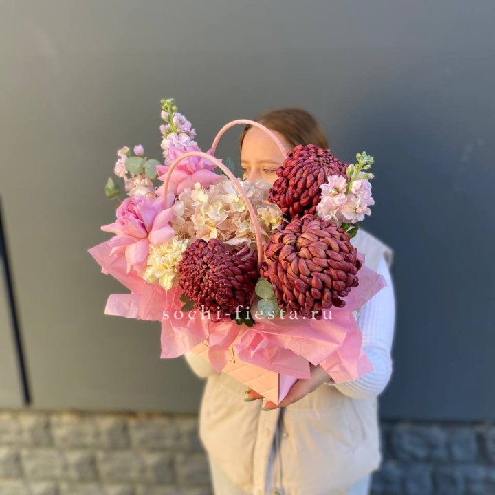 Сумочка нежная с бигуди в Омске