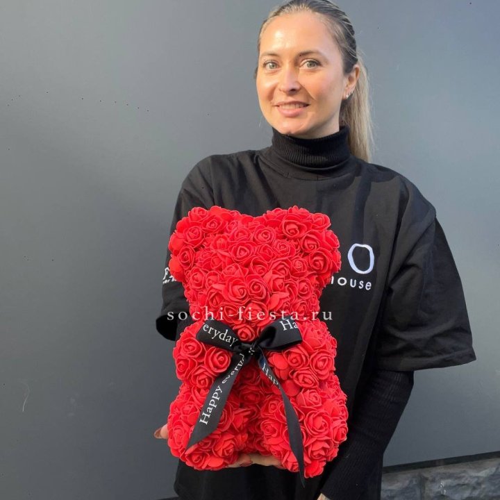 Медведь из роз красный в Омске