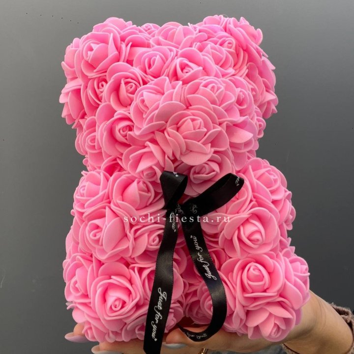 Игрушка медведь из розовых роз в Омске