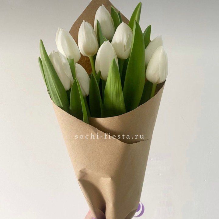 Букет белых тюльпанов в Омске