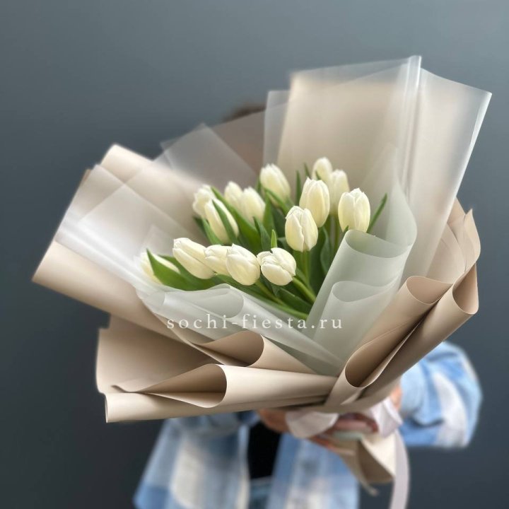 Букет из 15 белых тюльпанов в Омске