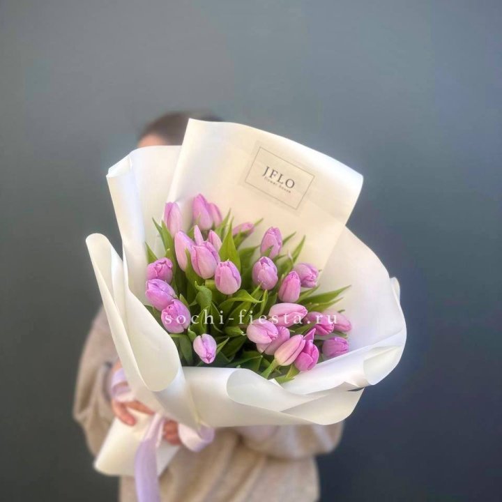 25 сиреневых тюльпанов в Омске