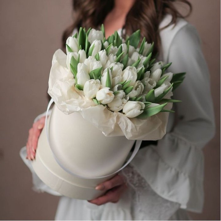 Тюльпаны в цилиндре  в Омске